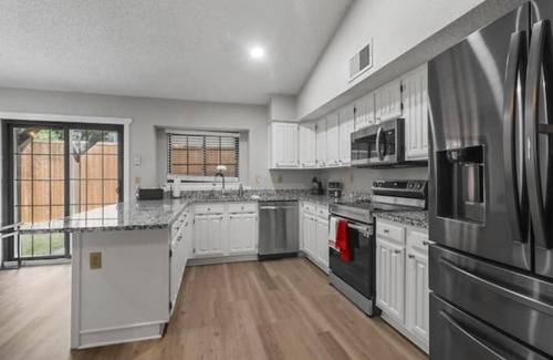 Denton House | Updated Denton 3 Bed 2 Bath