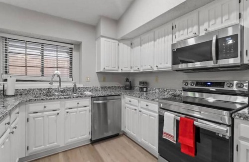 Denton House | Updated Denton 3 Bed 2 Bath