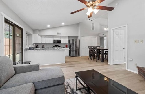 Denton House | Updated Denton 3 Bed 2 Bath