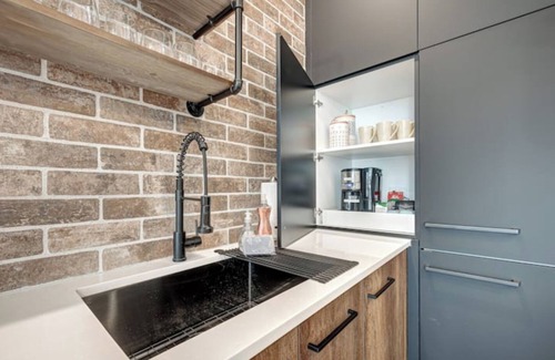 West Loop Condo | Updated Designer Duplex In Fulton Market W/parking