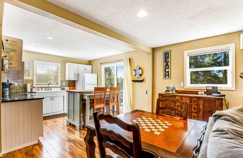 Gearhart Cottage | Updated Dog-Friendly Cottage with Outdoor Firepit, Five Blocks from the Beach