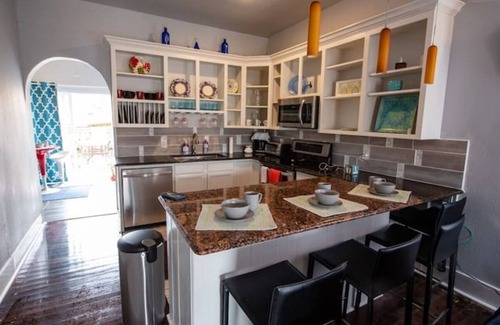 Nacogdoches House | Updated Downtown Gem