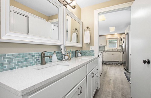 Grand Haven House | Updated Downtown Retreat, Main Unit