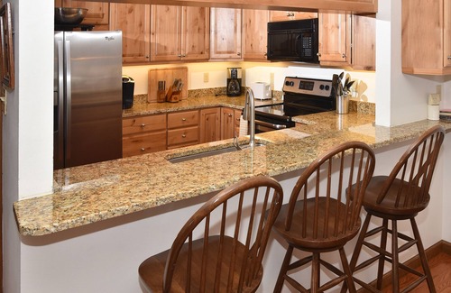 Eagle-Vail House | Updated Eagle-Vail 4 bedroom Duplex with Private Hot Tub and Sauna. Sleeps 10.
