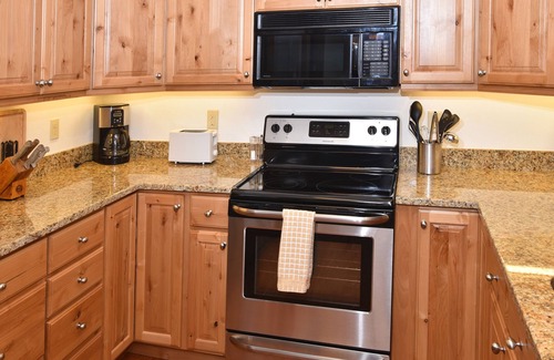 Eagle-Vail House | Updated Eagle-Vail 4 bedroom Duplex with Private Hot Tub and Sauna. Sleeps 10.