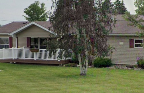 Flushing Township House | Updated family friendly home just outside of downtown.