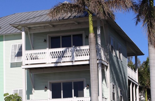Indian Shores House | Updated family friendly house, w/elevator and hot tub, easy walk to the beach!