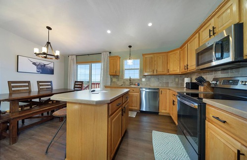 Red Lodge House | Updated Family Friendly Townhome w/Hot-Tub