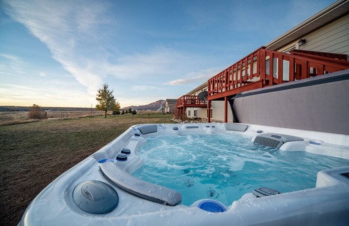 Red Lodge House | Updated Family Friendly Townhome w/Hot-Tub