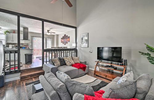 Westover House | Updated Fayetville Townhome-Away-From-Home with Yard