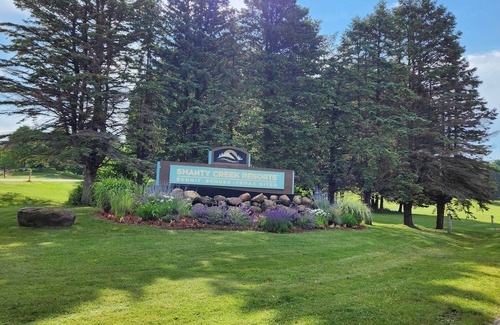 Bellaire Condo | Updated Golf and Ski Condo Sleeps 5 by Shanty Creek, 5610 Shanty Creek Rd