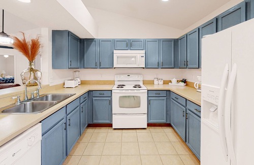 Lake Wilson Preserve House | Updated home close to Disney with private pool, game room, & washer/dryer