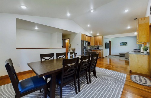 Mendenhall Valley House | Updated Home Near Mendenhall Glacier w/Large Deck