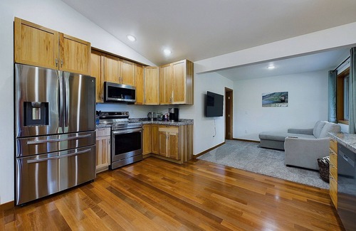 Mendenhall Valley House | Updated Home Near Mendenhall Glacier w/Large Deck