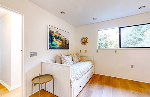 Fort Bragg House | Updated home on an acre of forest with hot tub and deck - near the beach