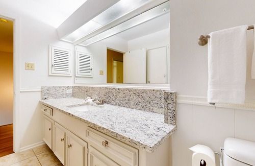 Vance Jackson House | Updated home with a large enclosed yard, al fresco dining, bright interior, & AC