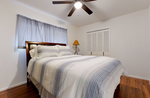 Vance Jackson House | Updated home with a large enclosed yard, al fresco dining, bright interior, & AC