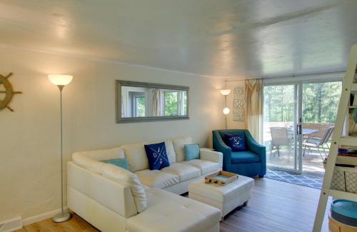 Sister Bay House | Updated Home with Deck 2 Mi to Sister Bay Beach!
