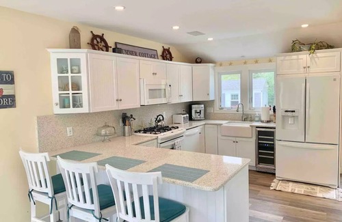 West Dennis House | Updated House - 5 min. walk to beach w/fire pit