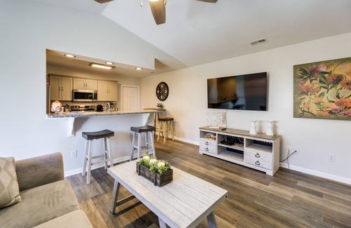 Hubert House | Updated Hubert Vacation Rental 5 Mi to Beaches!