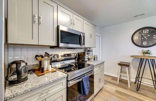 Hubert House | Updated Hubert Vacation Rental 5 Mi to Beaches!