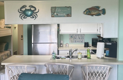 Surf City Condo | Updated in 25! 1 minute walk to Beach & Pool! 1 Bedroom + Bunk Beds. 10.0 Rated!