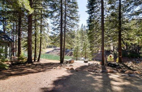Peninsula Village House | Updated Lake Almanor Retreat with Patio and Grill!