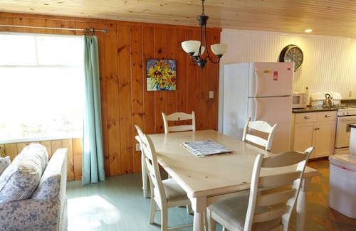 Nobleboro Cottage | Updated lake cottage right on Damariscotta Lake.