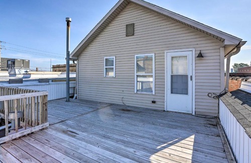 Lorain Apartment | Updated Lake Erie Home about 34 Mi to Cedar Point!