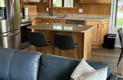 Gladwin House | Updated lakefront house - Gladwin