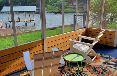 Seven Points House | Updated Large Retreat on the WaternFree Kayaks and Hot tub!