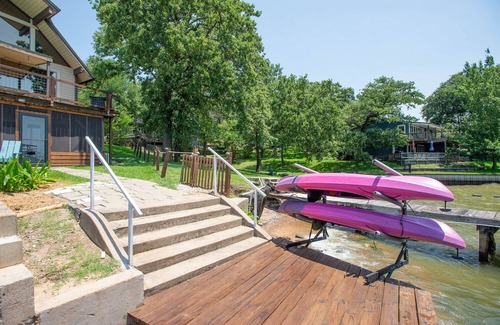 Seven Points House | Updated Large Retreat on the WaternFree Kayaks and Hot tub!