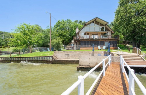 Seven Points House | Updated Large Retreat on the WaternFree Kayaks and Hot tub!