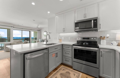 Fort Bay Condo | Updated Latitude 29 #34 Beachfront w/Pool, Hot Tub & Grills! Free Golf & Tix!