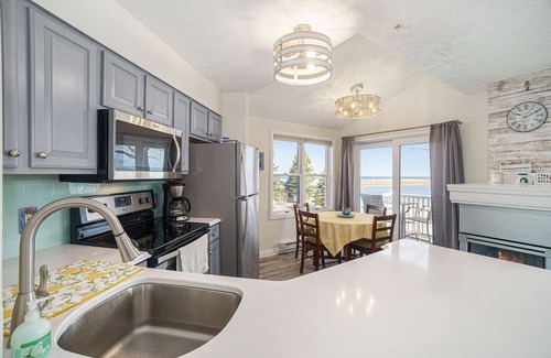 Manistee Condo | Updated, LK MI View - Pet Friendly!