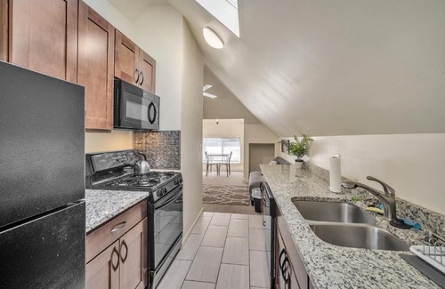 Mexicantown - Southwest Detroit Apartment | Updated Loft- Downtown Detroit Adjacent Southwest apts