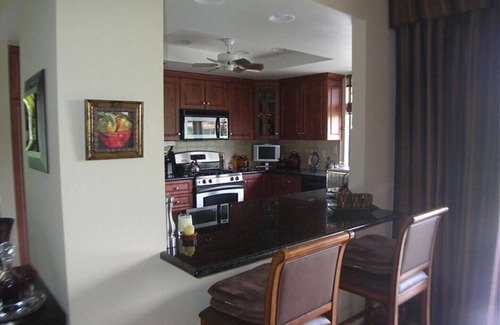 Rancho Mirage Condo | Updated luxury 2 bed w/den +2 bath condo in Sunrise Country Club, Rancho Mirage