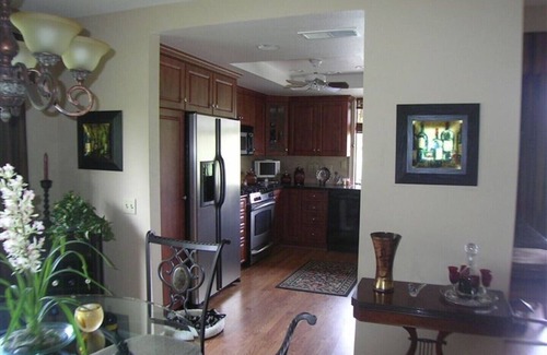 Rancho Mirage Condo | Updated luxury 2 bed w/den +2 bath condo in Sunrise Country Club, Rancho Mirage
