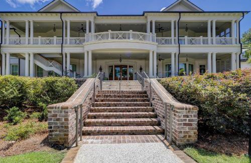Harbour Town House | Updated Luxury King Bed Queen Fold Out Couch Beach Gear & Bike Rentals Included