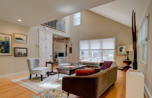 Vineyard Haven Cottage | Updated Martha's Vineyard home with jetted tub, fireplace - close to ferry terminal