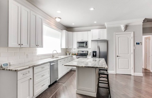 Grapevine House | UPDATED MID CENTURY RANCH IN HISTORIC GRAPEVINE!
