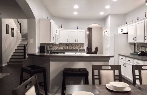 Calabay Parc Villa | UPDATED Modern 5 Bed 4.5 Bath~ South Facing Pool & Spa~15 Min to Disney