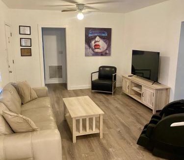 Sailboat Bend Apartment | Updated Modern House with Cozy Feel