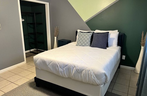 Lawrenceville House | Updated Modern Two Bedroom Home