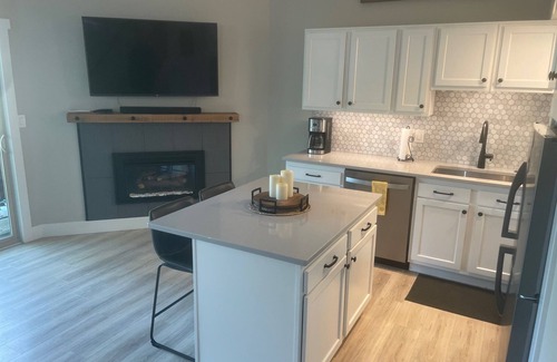 Century West Condo | Updated Mount Bachelor Village 2-bedroom Condo, Enjoy Resort Amenities! with AC