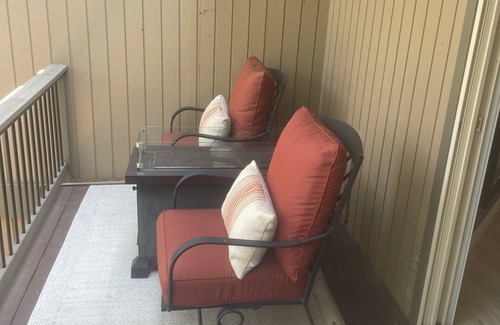 Century West Condo | Updated Mount Bachelor Village 2-bedroom Condo, Enjoy Resort Amenities! with AC