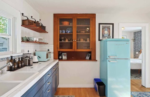 Dunsmuir Apartment | Updated Mountain Home Clawfoot Tub Near Waterfalls