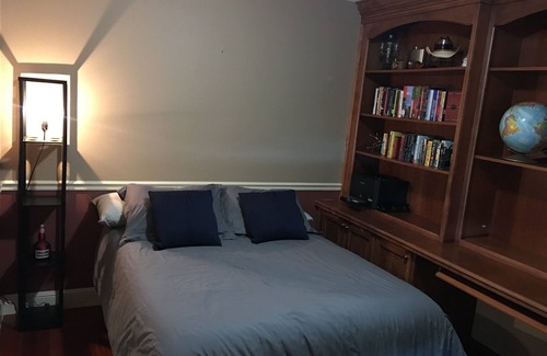 Happy Valley House | UPDATED: Mtn Top Upscale 4br with hot tub, Sauna, Jacuzzi, Mtn Views