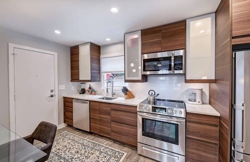 Cherry Condo | Updated Myers Park 1BR King Condo | Queens Rd