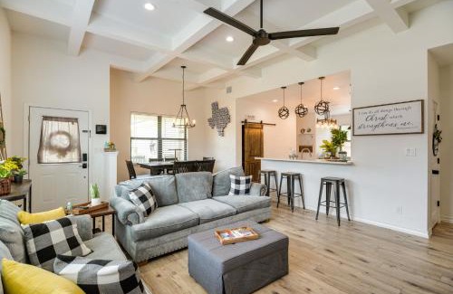 New Braunfels House | Updated New Braunfels Home with Fire Pit!